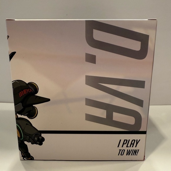 U.C.C. Distributing Overwatch D.VA Carbon Fiber with Meka Figurine NWT - Picture 4 of 6